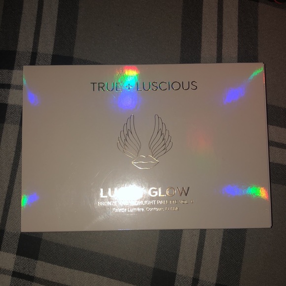 True + Luscious "Lucky Glow" Palette - Picture 4 of 4